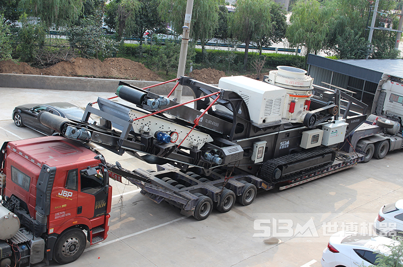 履帶移動(dòng)廢混凝土磚渣粉碎機(jī)