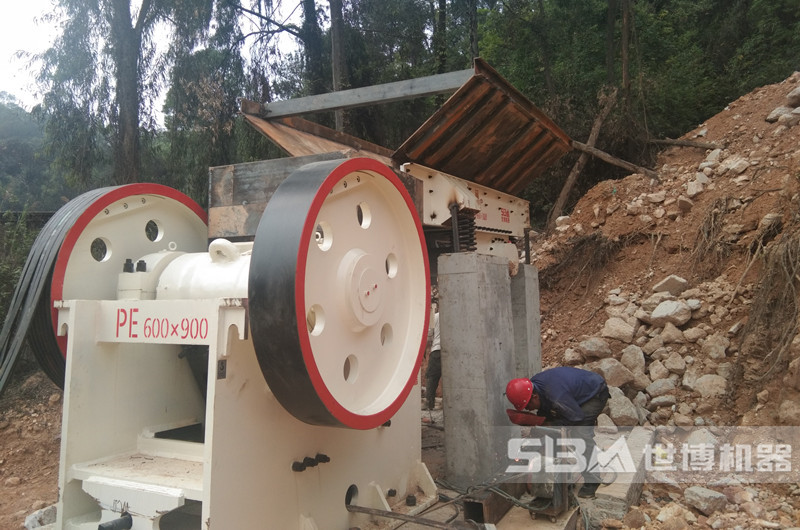 高鐵砂石料加工設(shè)備顎式破碎機