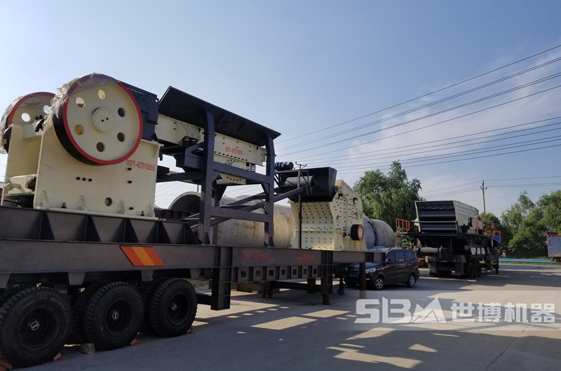 移動軋石機(jī)