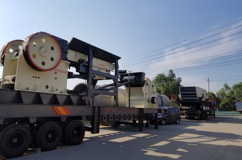 移動(dòng)顎破反擊破一體機(jī)，三組合移動(dòng)打石機(jī)