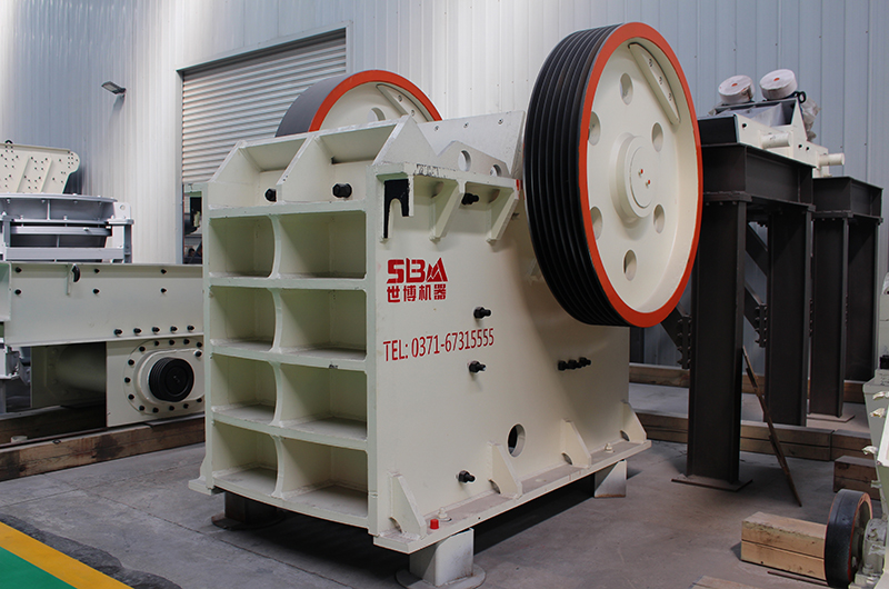 顎式破碎機(jī)，簡(jiǎn)單實(shí)用石灰石破碎機(jī)