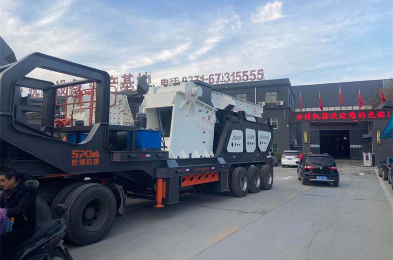 大型移動(dòng)石子石料破碎機(jī)，大型鄂破移動(dòng)站