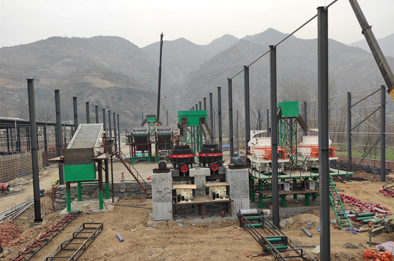 圓錐破碎機、制砂機、振動篩安裝現(xiàn)場