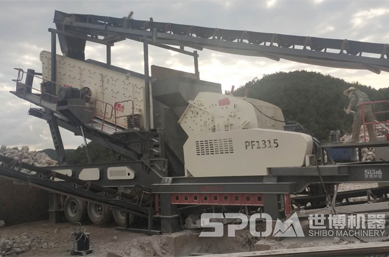 時(shí)產(chǎn)200噸移動(dòng)砂巖生產(chǎn)現(xiàn)場