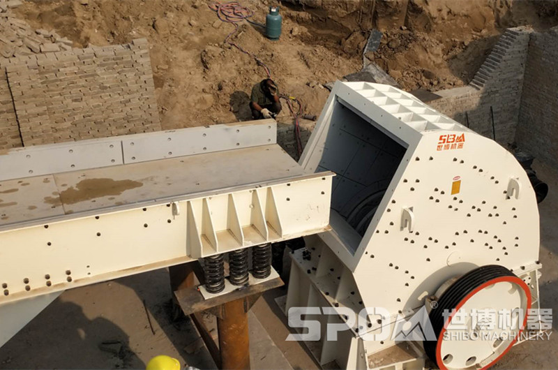 重錘式破碎機(jī)，破碎紅磚一次成型