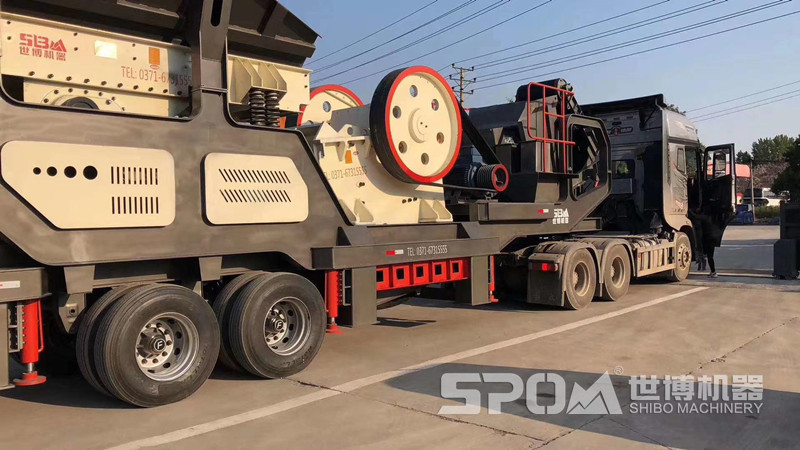 輪胎車載石頭破碎機(jī)