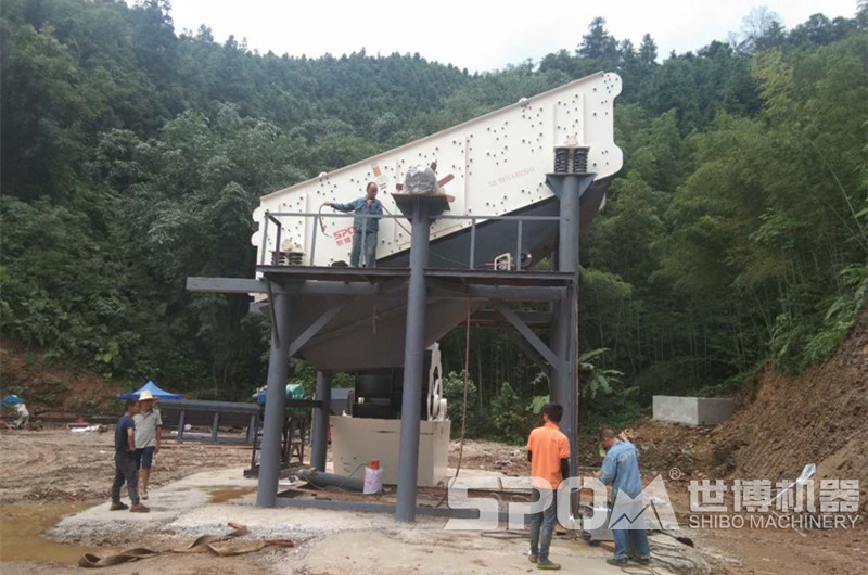 露天砂石料干篩機安裝現(xiàn)場圖