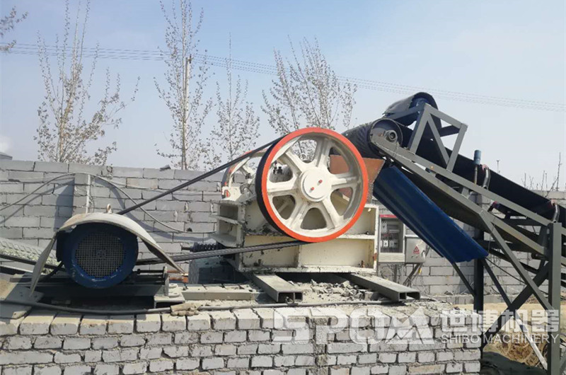 150x750細(xì)顎破碎機(jī)現(xiàn)場圖