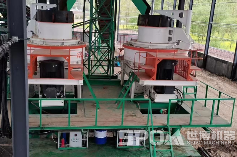 廣東客戶現(xiàn)場(chǎng)，兩臺(tái)制砂機(jī)同時(shí)生產(chǎn)